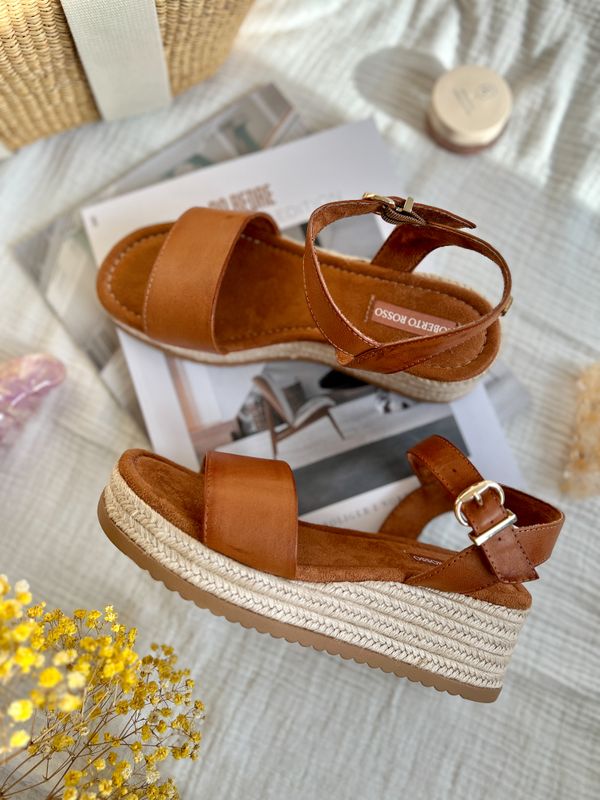 Lili Wedge