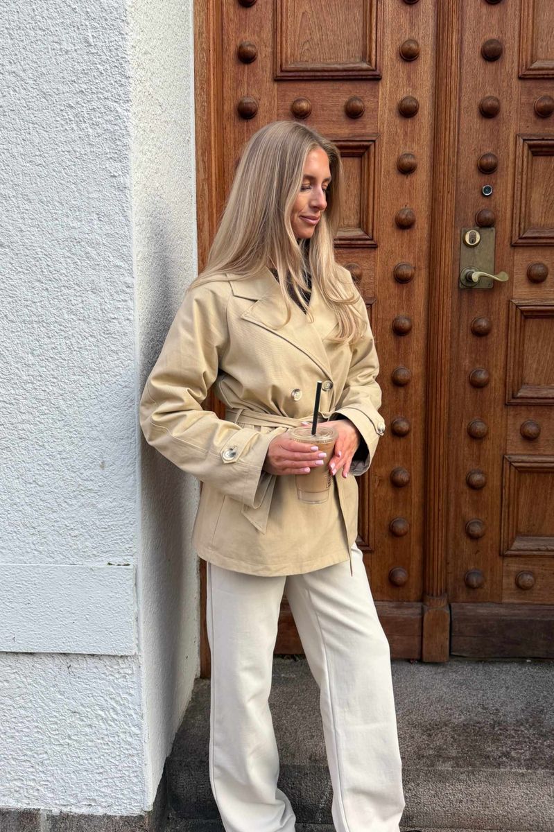 Beate Trenchcoat